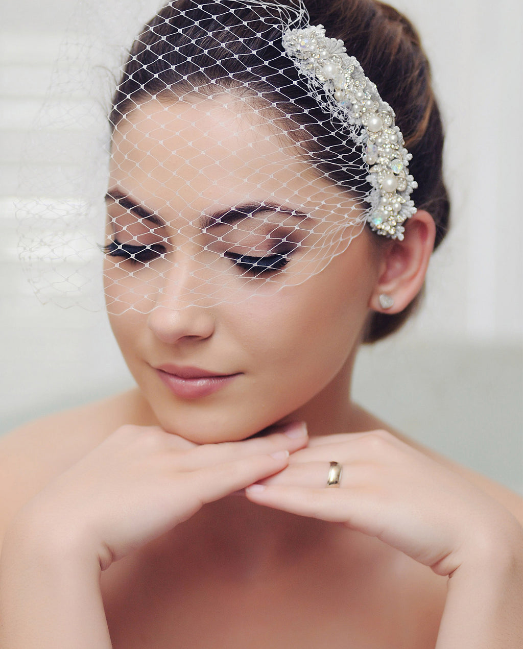 Bridal Dream The most beautiful retro Bridal Veil sculpture bandeau style is all mounted in two sparkling hair combs, to hold your hair in place while you dance under the lights like the Great Gatsby movie stars.